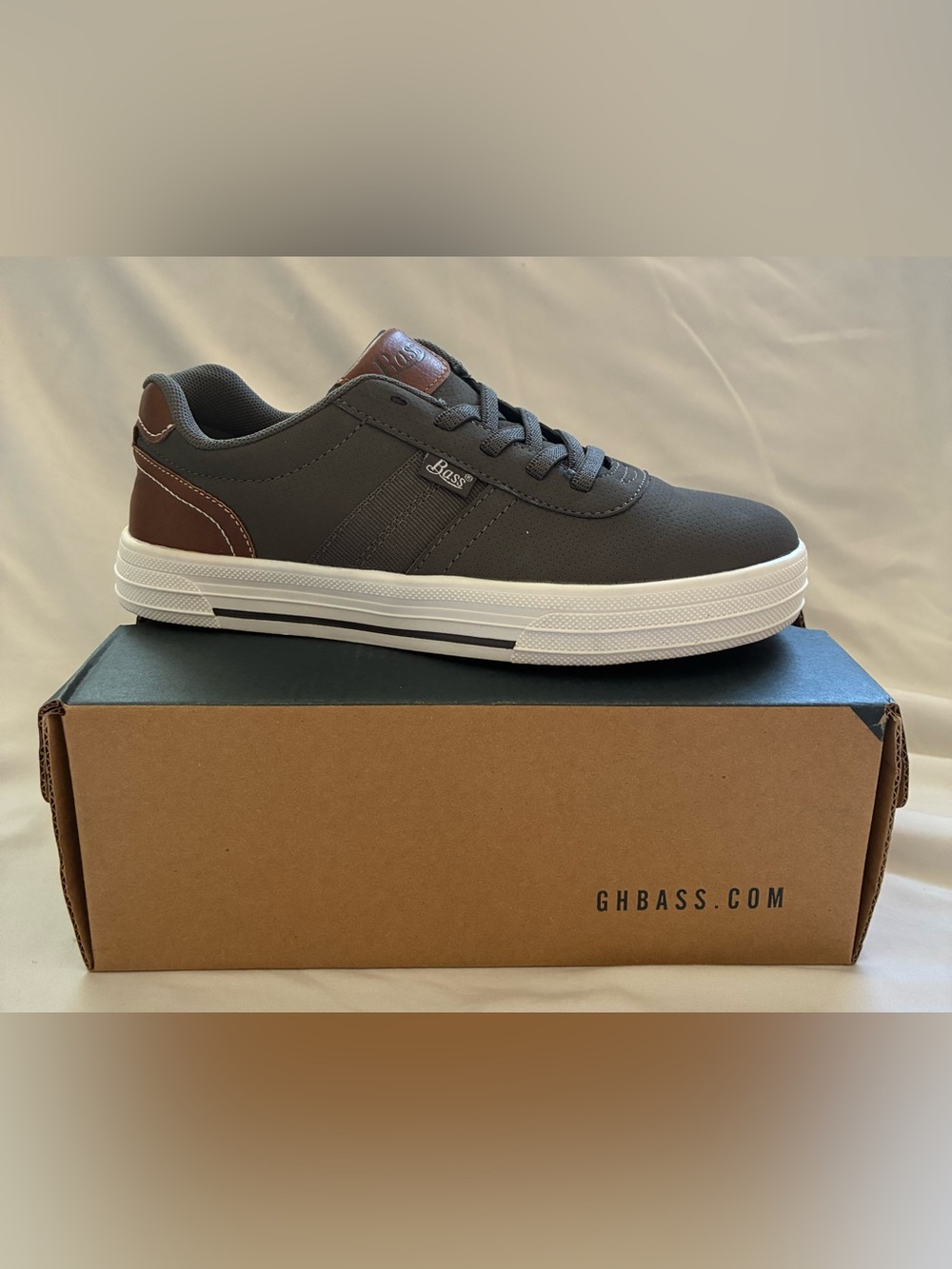 Bass Men’s Gray and Brown Low-Top Sneaker
